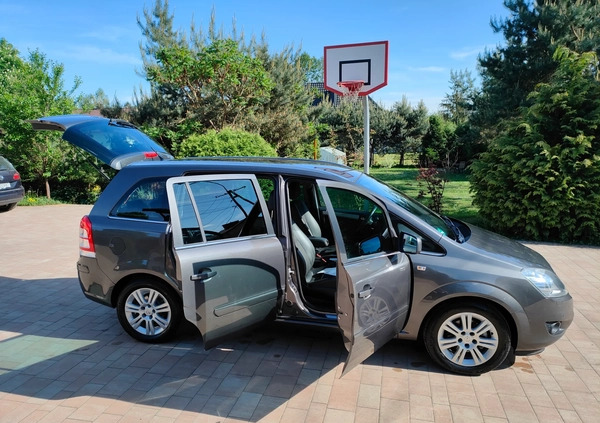 Opel Zafira cena 23900 przebieg: 180700, rok produkcji 2010 z Wrocław małe 277